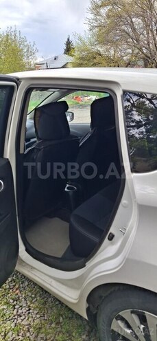 Nissan Versa-5