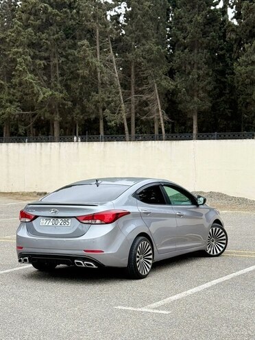 Hyundai Elantra-5
