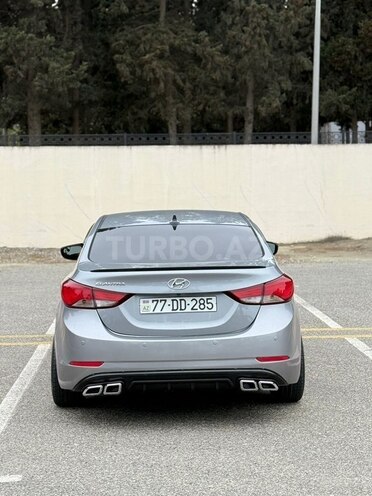Hyundai Elantra-8