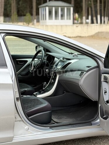 Hyundai Elantra-10