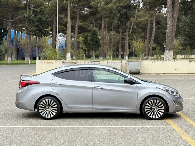 Hyundai Elantra-7