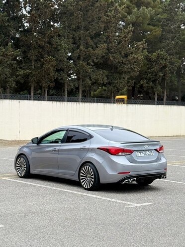 Hyundai Elantra-4