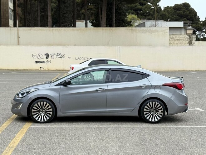 Hyundai Elantra-6