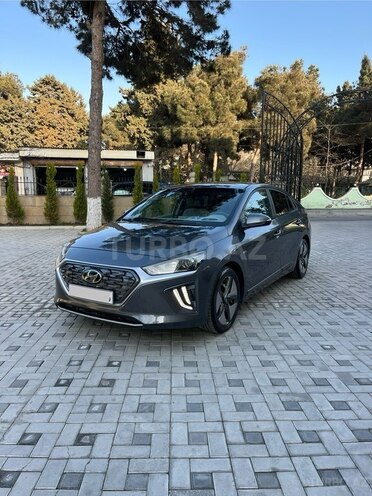Hyundai IONIQ-1