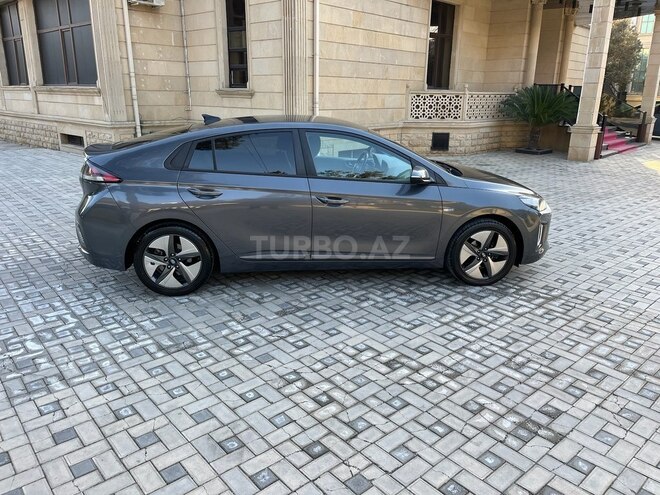 Hyundai IONIQ-4