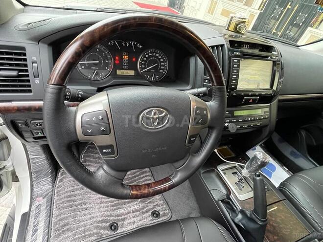 Toyota Land Cruiser-6