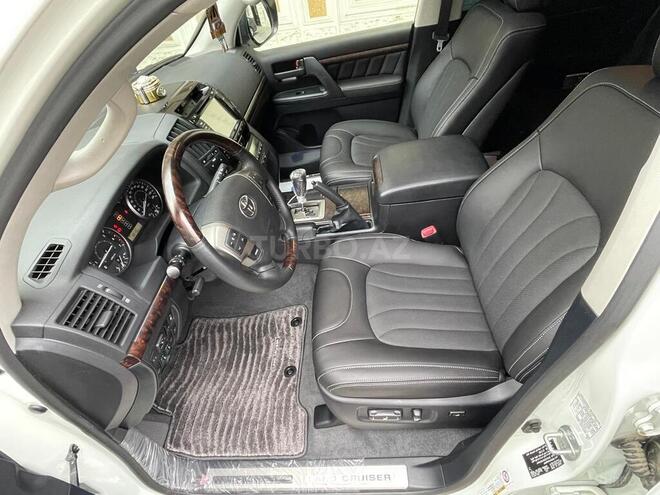 Toyota Land Cruiser-16