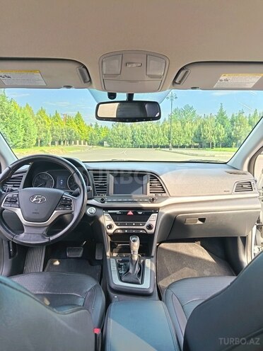 Hyundai Elantra-7