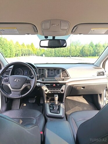 Hyundai Elantra-3