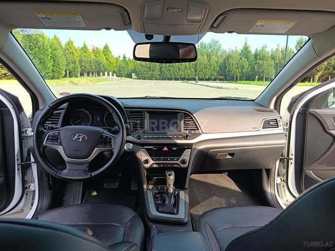 Hyundai Elantra-6