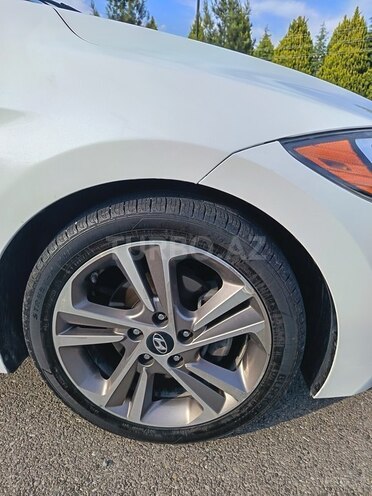 Hyundai Elantra-2