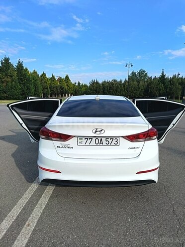 Hyundai Elantra-12