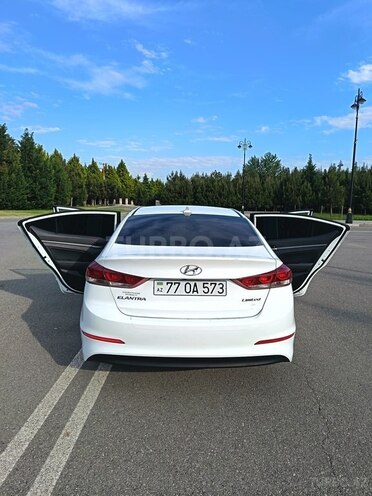 Hyundai Elantra-9