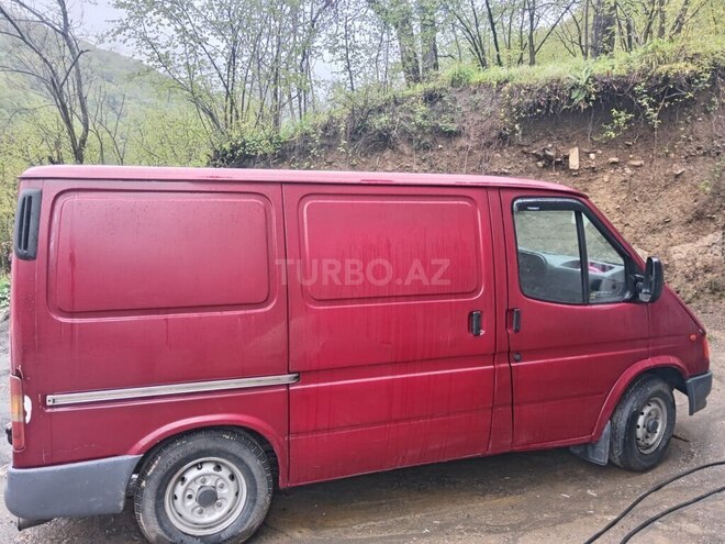 Ford Transit-8
