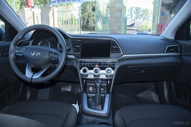 Hyundai Elantra-3