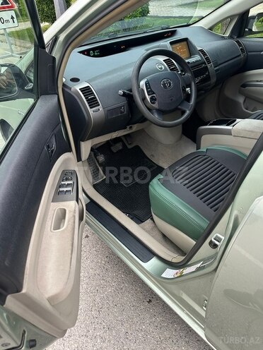 Toyota Prius-11