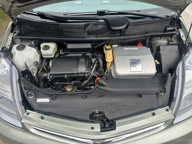 Toyota Prius-5