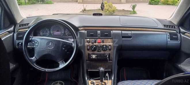 Mercedes E 200-5