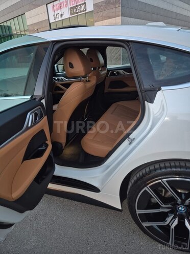 BMW i4-18