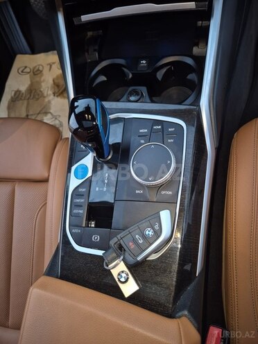 BMW i4-8