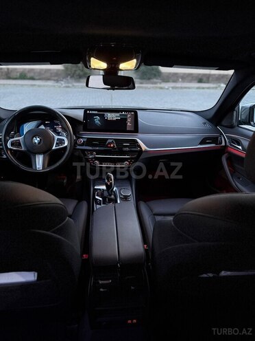BMW 530e-10