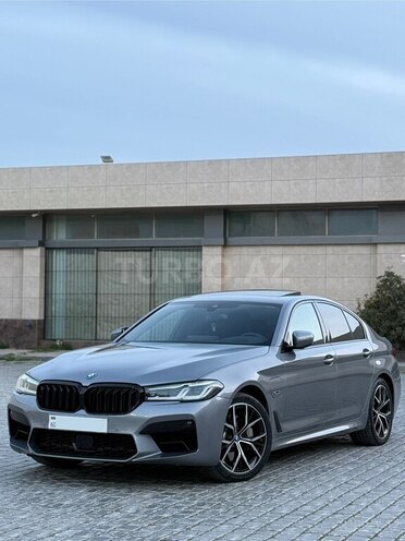 BMW 530e-6