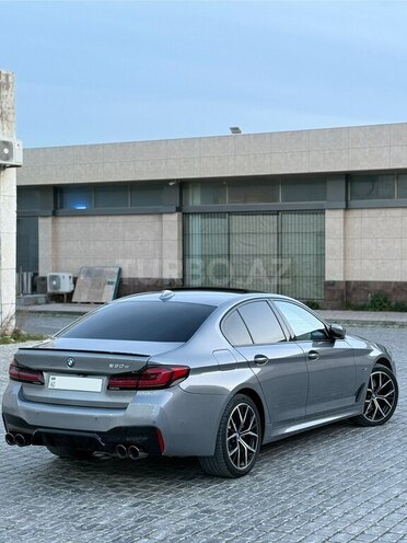 BMW 530e-8