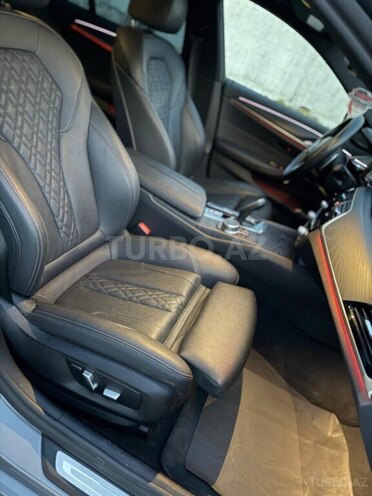 BMW 530e-15