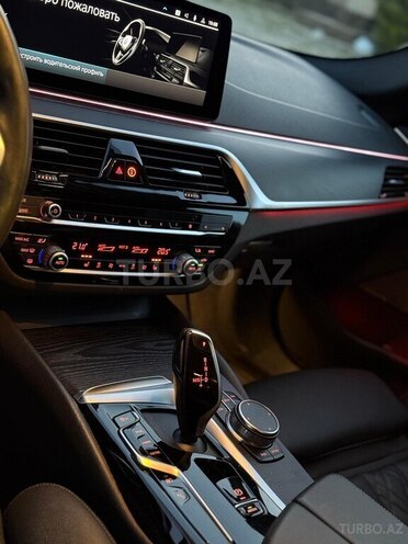 BMW 530e-16