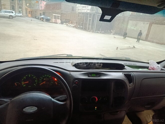 Ford Transit-3