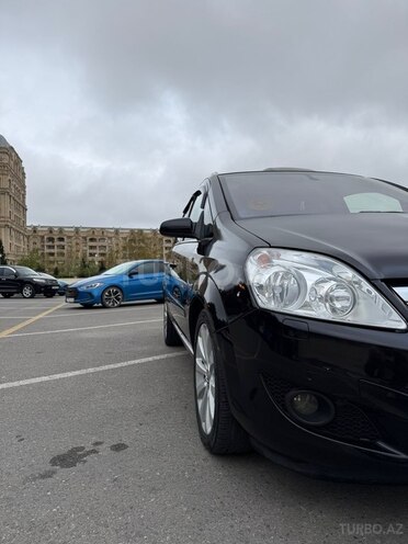 Opel Zafira-11