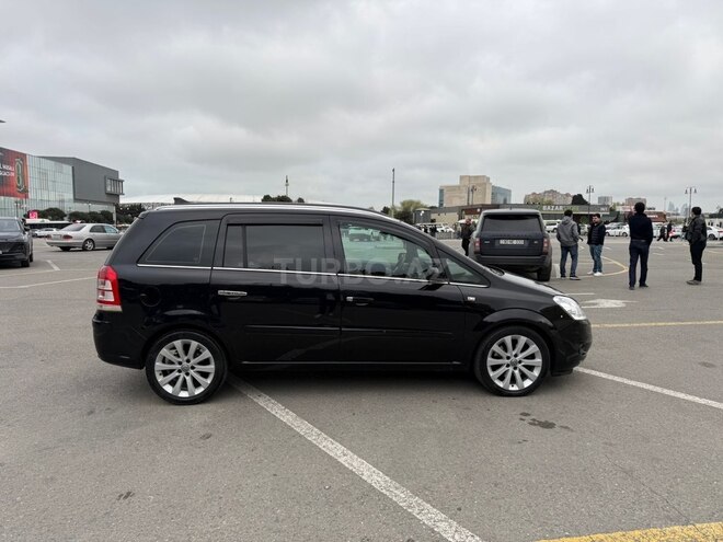 Opel Zafira-4