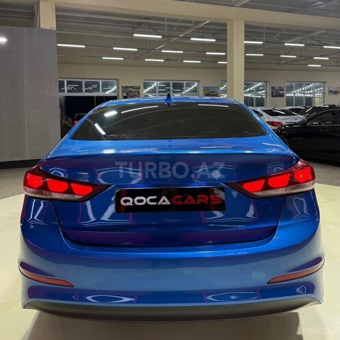 Hyundai Elantra-12