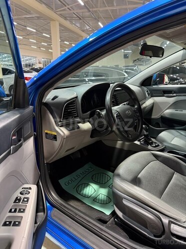 Hyundai Elantra-13