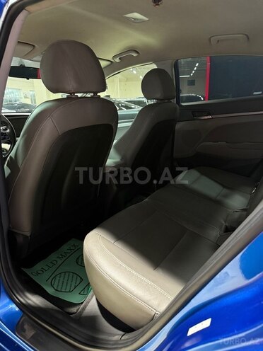 Hyundai Elantra-19