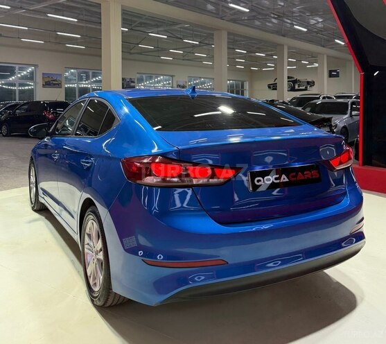 Hyundai Elantra-11