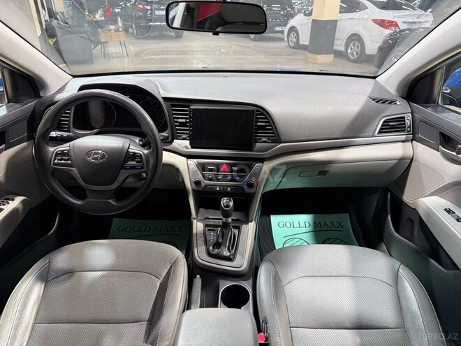 Hyundai Elantra-16
