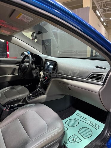 Hyundai Elantra-17