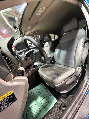 Hyundai Elantra-14