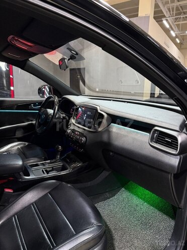 Kia Sorento-13
