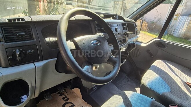 Ford Transit-6