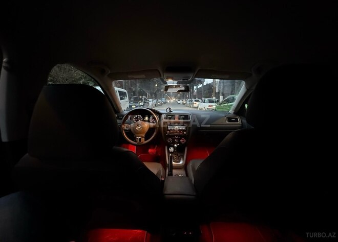 Volkswagen Jetta-15