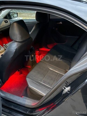 Volkswagen Jetta-11