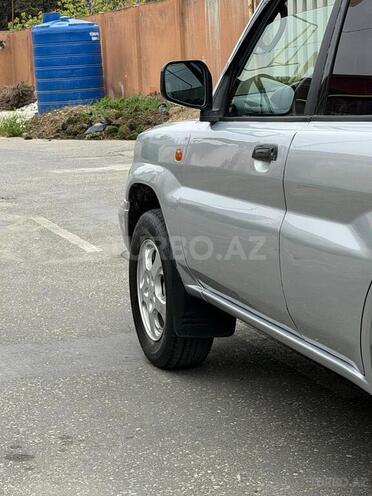 Mitsubishi Pajero io-5