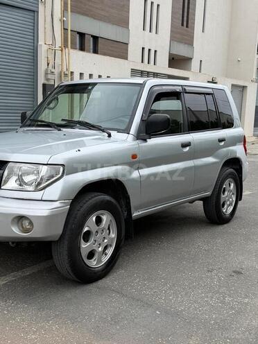 Mitsubishi Pajero io-7