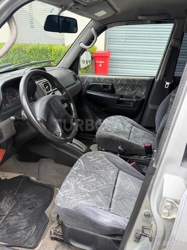 Mitsubishi Pajero io-8