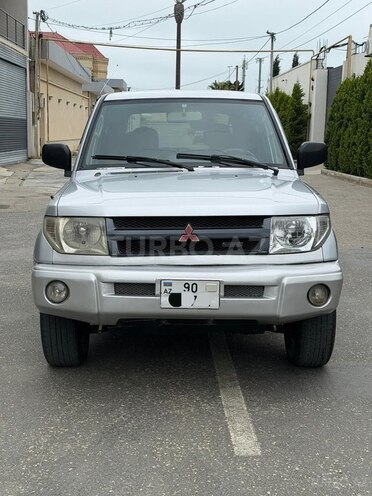 Mitsubishi Pajero io-1