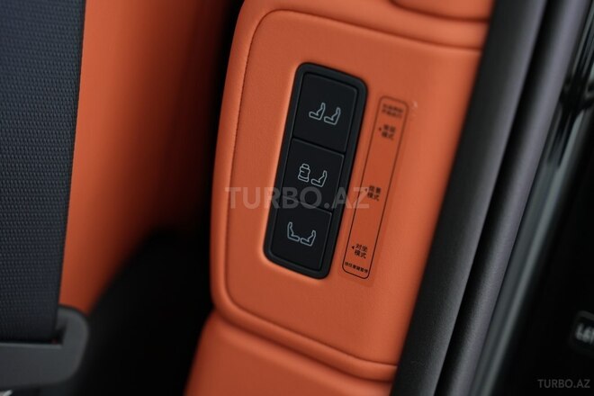 Lynk & Co 900-28