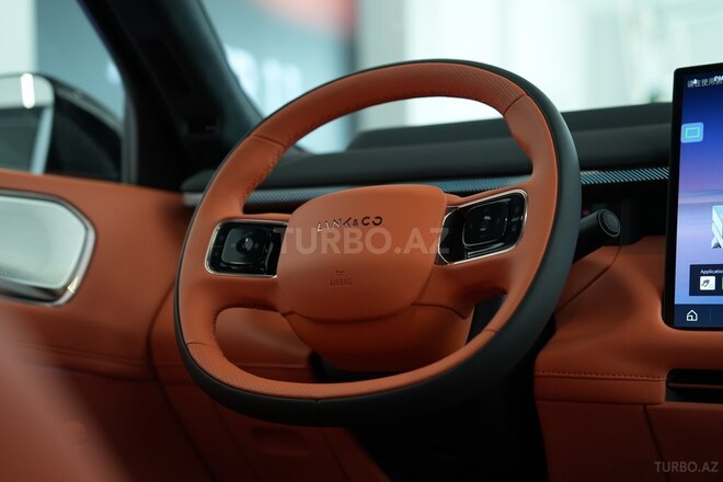 Lynk & Co 900-33