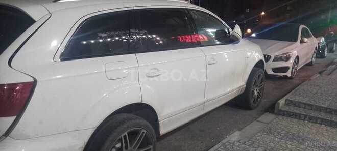 Audi Q7-5